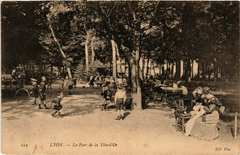 Carte postale ancienne Lyon-Le Parc de la Tete d'Or à Lyon