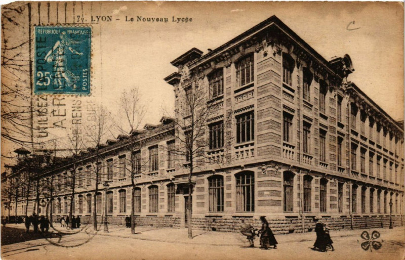 Carte postale ancienne Lyon-Le Nouveau Lycée à Lyon