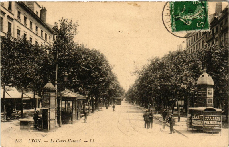 Carte postale ancienne Lyon-Le Cours Morand à Cours