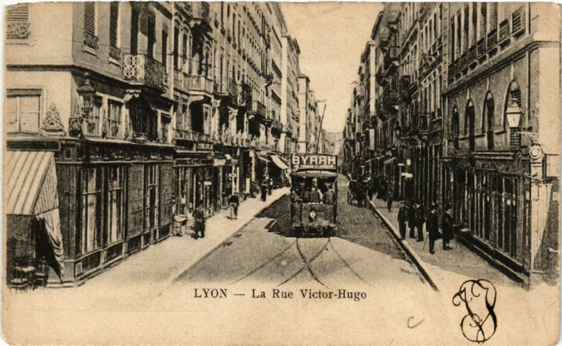 Carte postale ancienne Lyon-La Rue Victor-Hugo à Lyon