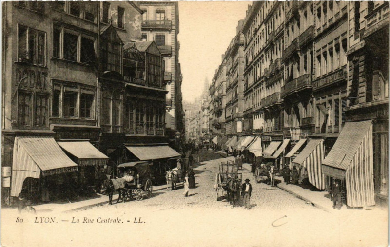 Carte postale ancienne La Rue Centrale à Lyon 2e Arrondissement
