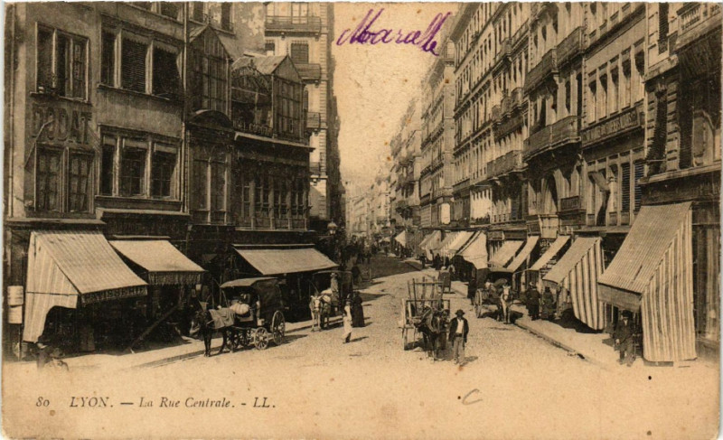 Carte postale ancienne La Rue Centrale à Lyon 2e Arrondissement
