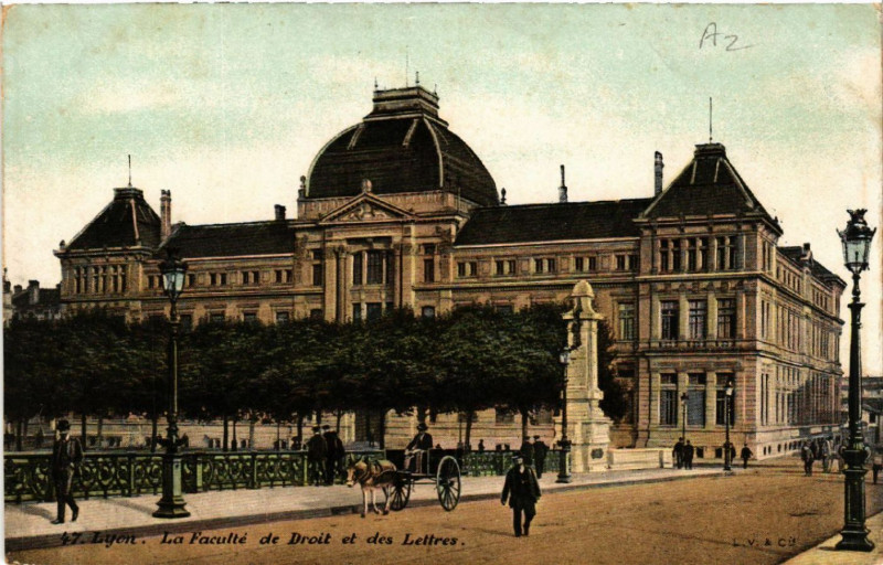 Carte postale ancienne Lyon-La Faculte de Droit et des Lettres à Lyon