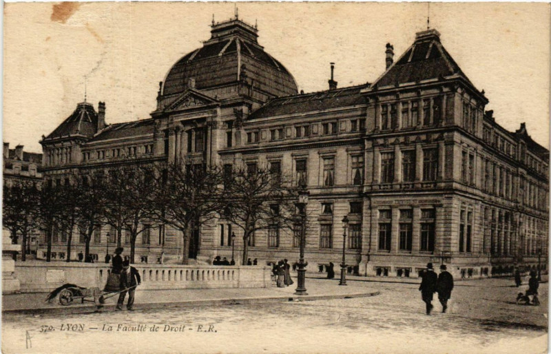 Carte postale ancienne Lyon-La Faculte de Droit à Lyon
