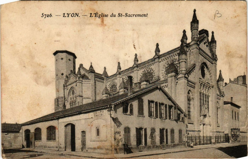 Carte postale ancienne Lyon-L'Eglise du St-Sacrement à Lyon