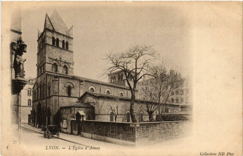 Carte postale ancienne Lyon-L'Eglise d'Ainay à Lyon