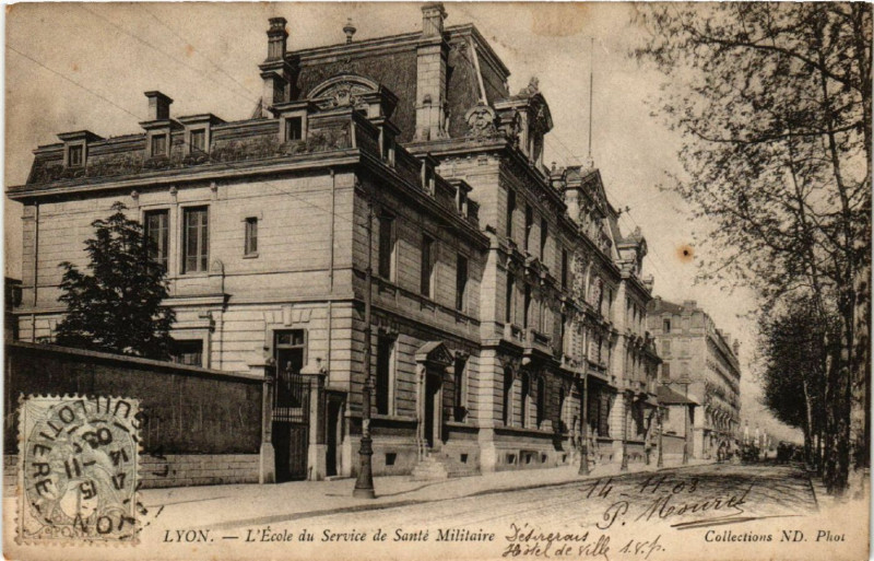 Carte postale ancienne Lyon-L'Ecole du Service de Sante Militaire à Lyon