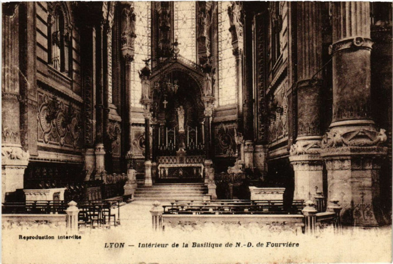 Carte postale ancienne Lyon-Interieur de la Basilique de N.-D. de Fourviere à Lyon