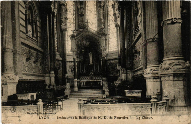 Carte postale ancienne Lyon-Interieur de la Basilique de N.-D. de Fourviere à Lyon