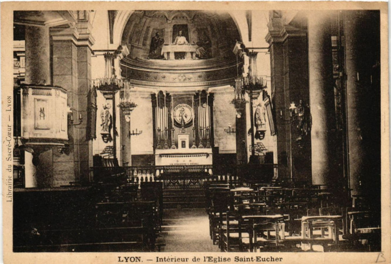 Carte postale ancienne Lyon-Interieur de l'Eglise St-Eucher à Lyon