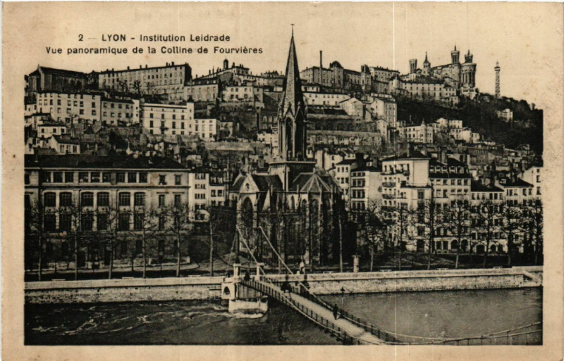 Carte postale ancienne Lyon-Inst. Leidrade Vue panoramique de la Colline à Lyon