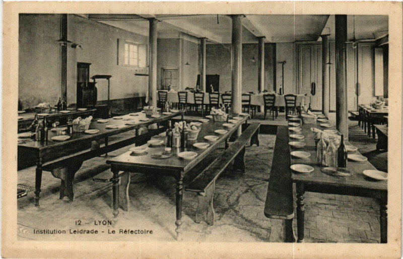 Carte postale ancienne Lyon-Inst. Leidrade Le Refectoire à Lyon