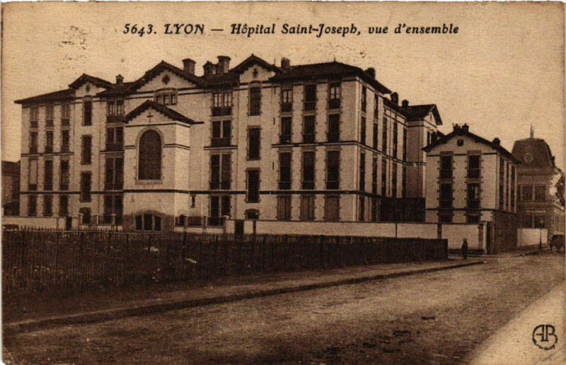 Carte postale ancienne Lyon-Hopital St-Joseph vue d'ensemble à Lyon