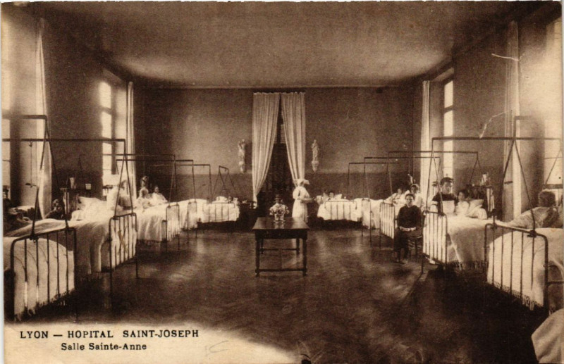 Carte postale ancienne Lyon-Hopital St-Joseph Salle Ste-Anne à Lyon