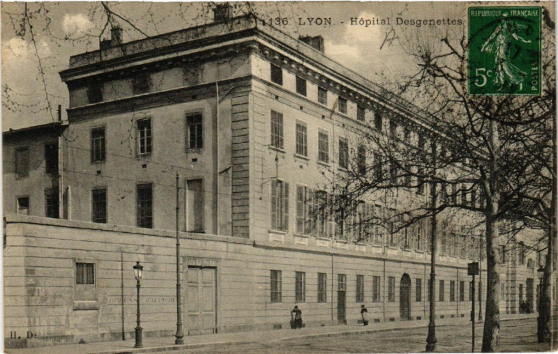 Carte postale ancienne Lyon-Hopital Desgenettes à Lyon
