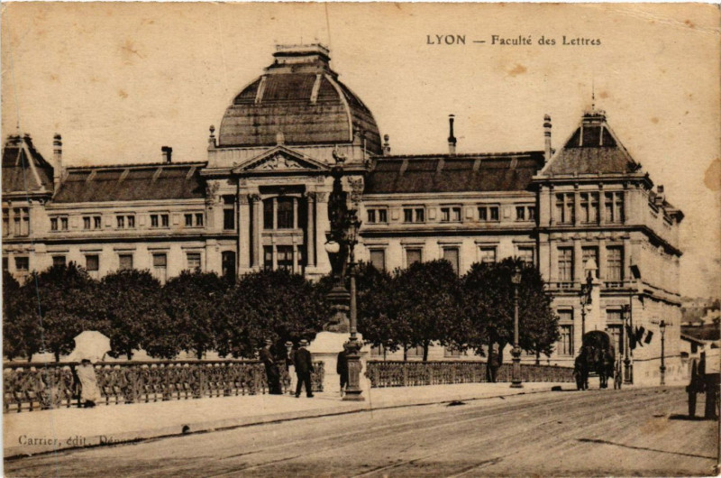 Carte postale ancienne Lyon-Faculte des Lettres à Lyon