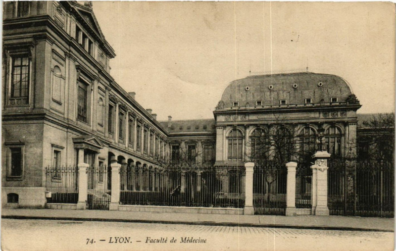 Carte postale ancienne Lyon-Faculte de Medecine à Lyon