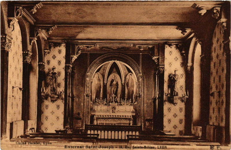 Carte postale ancienne Lyon-Externat St-Joseph Rue Ste-Helene à Lyon
