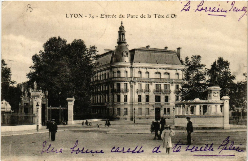 Carte postale ancienne Lyon-Entrée du Parc de la Tete d'Or à Lyon
