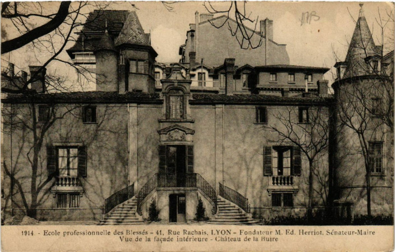 Carte postale ancienne Lyon-Ecole professionnelle des Blesses Rue Rachais-Lyon à Lyon
