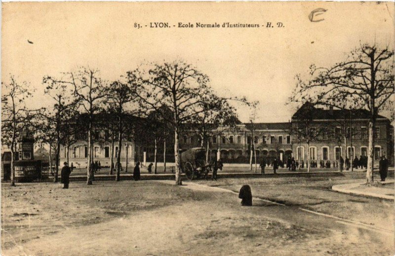 Carte postale ancienne Lyon-Ecole Normale d'Instituteurs à Lyon
