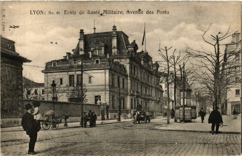 Carte postale ancienne Lyon-Ecole de Sante Militaire Avenue des Ponts à Lyon