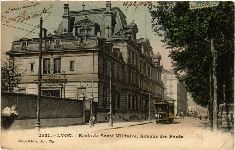 Carte postale ancienne Lyon-Ecole de Sante Militaire Avenue des Ponts à Lyon