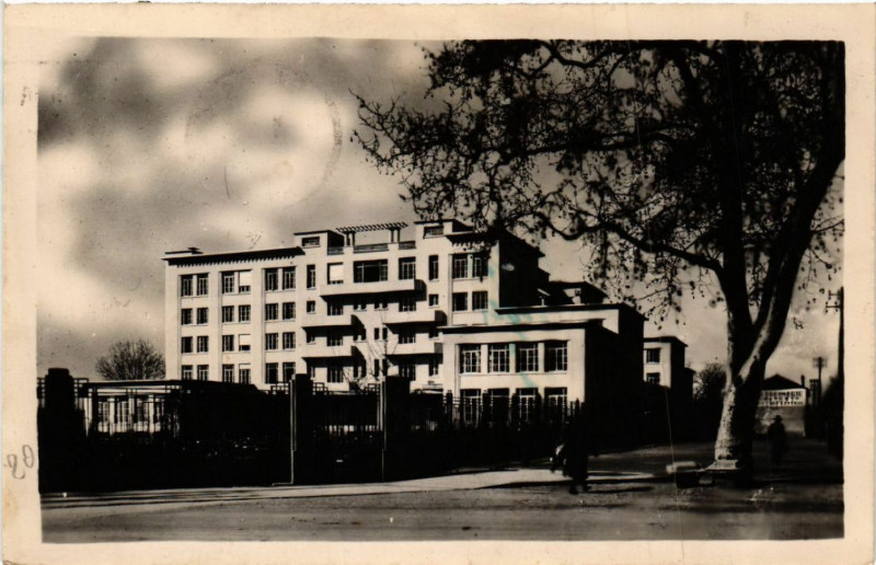 Carte postale ancienne Lyon-Ecole d'Infirmieres et d'Assistantes en Service Social à Lyon