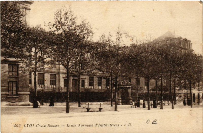 Carte postale ancienne Lyon-Croix Rousse Ecole Normale d'Institutrices à Lyon