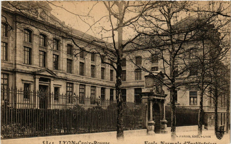 Carte postale ancienne Lyon-Croix Rousse Ecole Normale d'Institutrices à Lyon