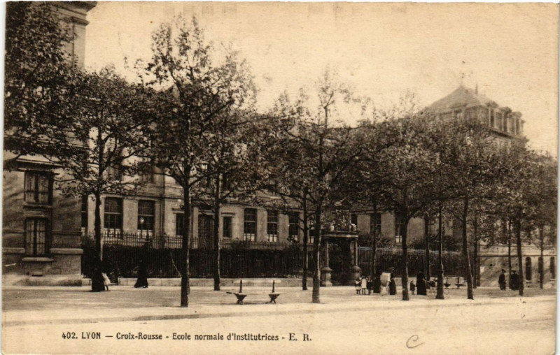 Carte postale ancienne Lyon-Croix Rousse Ecole normale d'Institutrices à Lyon