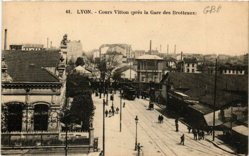 Carte postale ancienne Lyon-Cours Vitton à Lyon