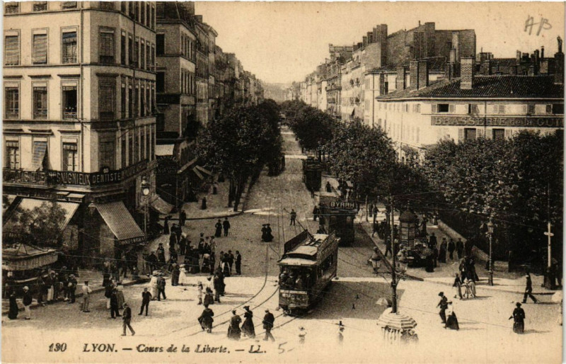 Carte postale ancienne Lyon-Cours de la Liberte à Lyon