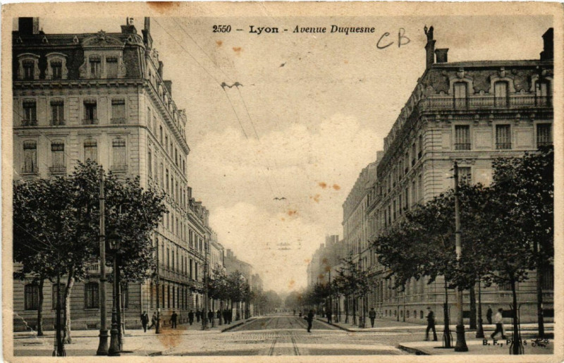 Carte postale ancienne Lyon-Avenue Duquesne à Lyon