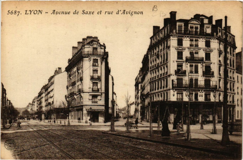 Carte postale ancienne Lyon-Avenue de Saxe et rue d'Avignon à Lyon