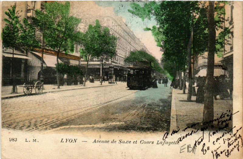 Carte postale ancienne Lyon-Avenue de Saxe et Cours Lafayette à Cours
