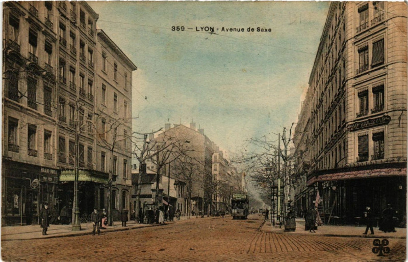 Carte postale ancienne Lyon-Avenue de Saxe à Lyon
