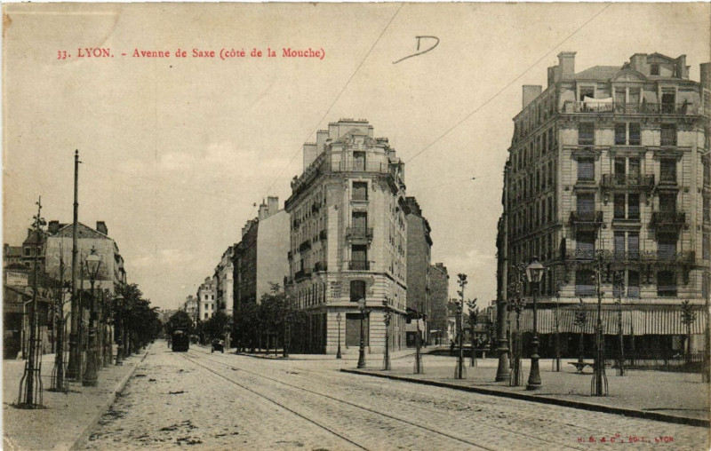 Carte postale ancienne Lyon-Avenue de Saxe à Lyon