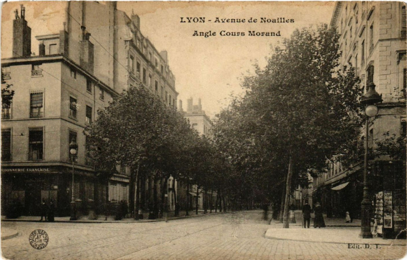 Carte postale ancienne Lyon-Avenue de Noailles Angle Cours Morand à Cours