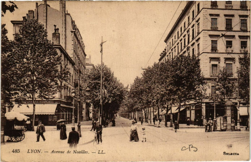 Carte postale ancienne Lyon-Avenue de Noailles à Lyon