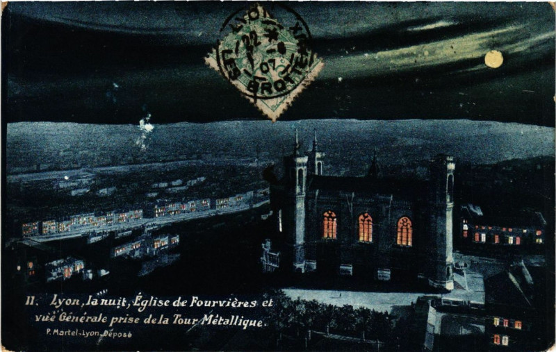 Carte postale ancienne Lyon la nuit Eglise de FOURVIEREs et vue générale prise de la Tour à Lyon