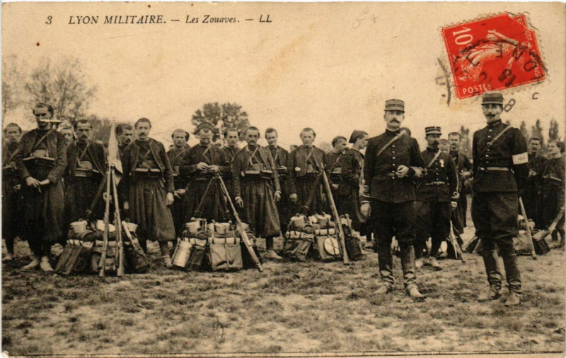 Carte postale ancienne Lyon Militaire Les Zouaves à Lyon