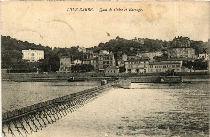 Carte postale ancienne L'Ile-Barbe Quai de Cuire et Barrage