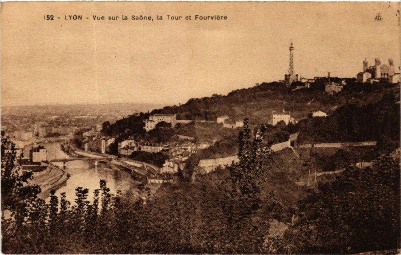 Carte postale ancienne Lyon Vue sur la Saone la Tour et Fourviere à Lyon