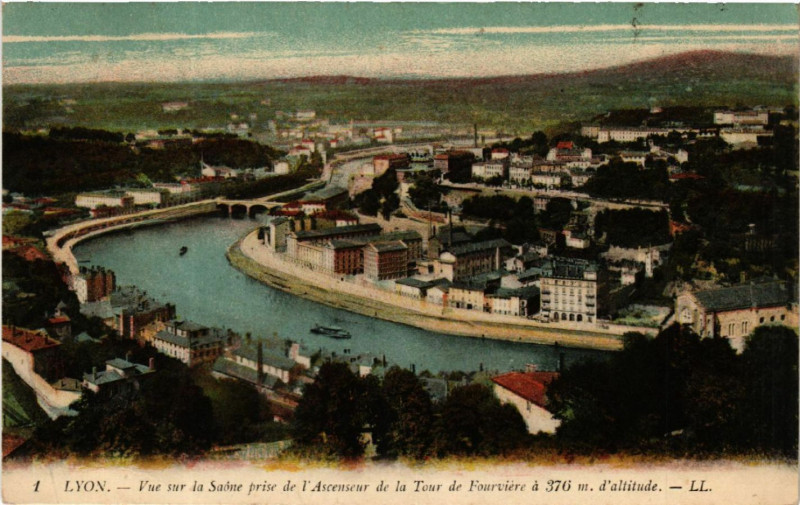 Carte postale ancienne Lyon Vue sur la Saone prise de l'Ascenseur de la Tour à Lyon