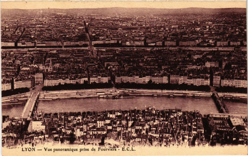 Carte postale ancienne Lyon Vue panoramique prise de Fourviere à Lyon