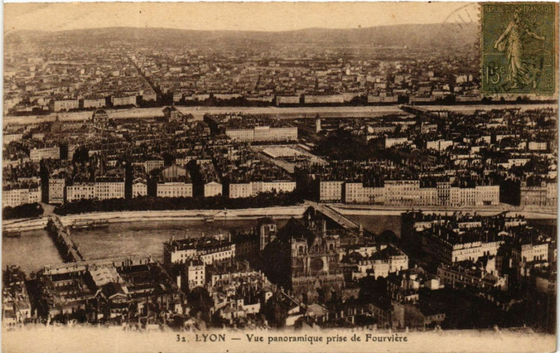 Carte postale ancienne Lyon Vue panoramique prise de Fourviere à Lyon