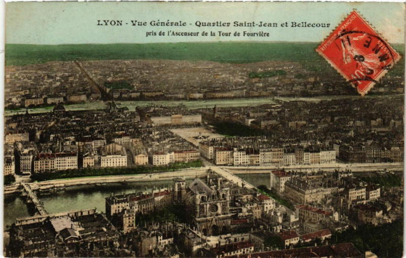 Carte postale ancienne Lyon Vue générale-Quartier St-Jean et Bellecour à Lyon