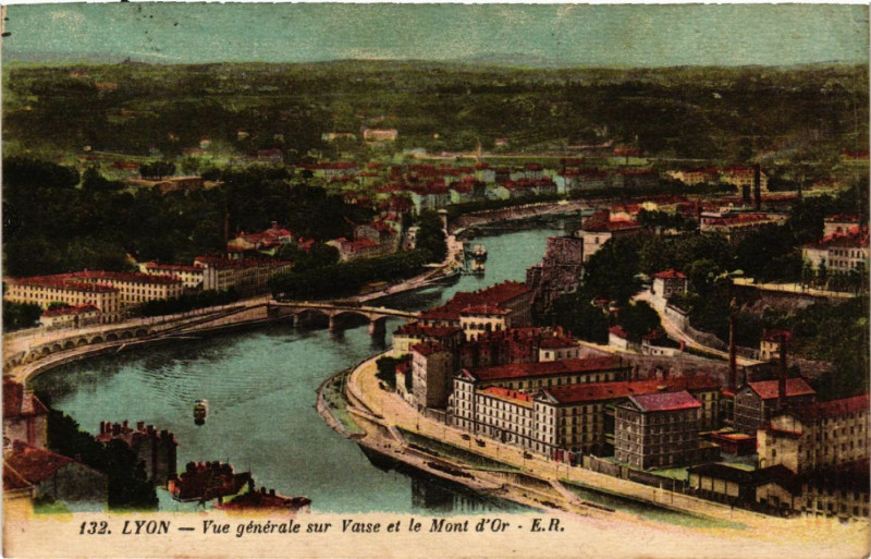 Carte postale ancienne Lyon Vue générale sur Vaise et le Mont-d'Or à Lyon