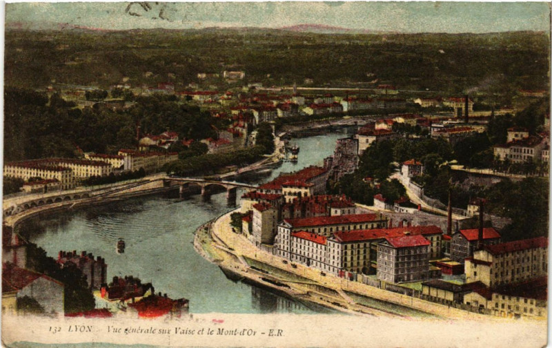 Carte postale ancienne Lyon Vue générale sur Vaise et le Mont-d'Or à Lyon